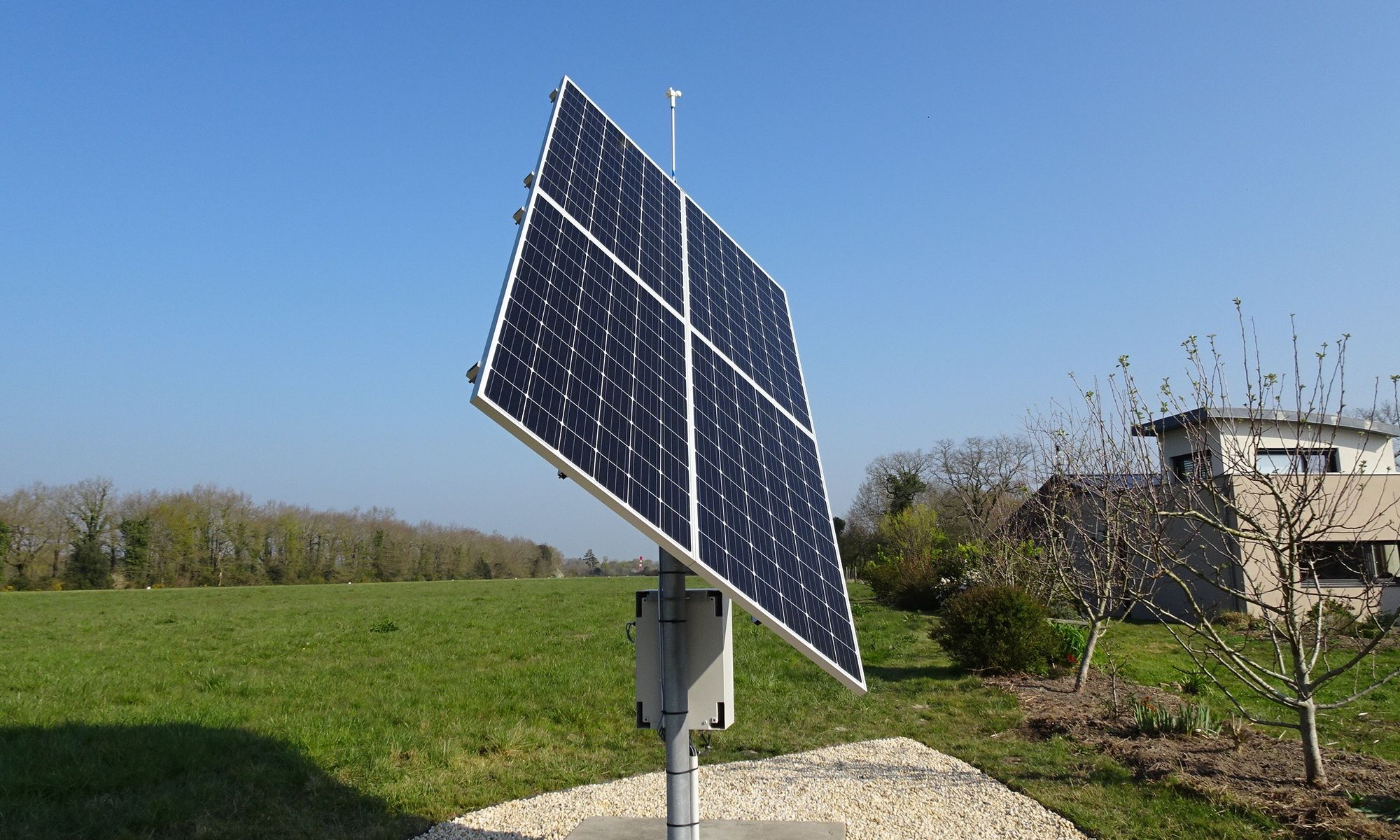 Tournesol le tracker solaire intelligent pour augmenter le rendement de vos panneaux photovoltaiques